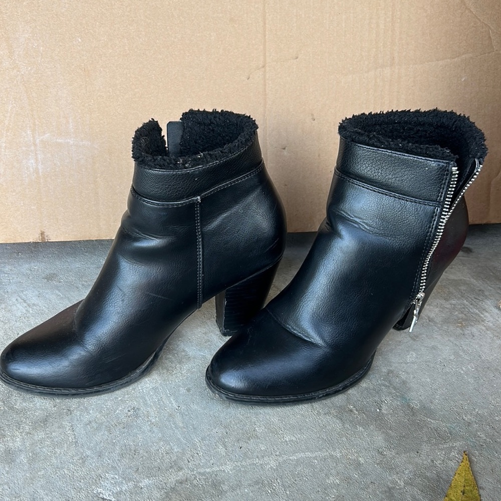 Ankle length black boot